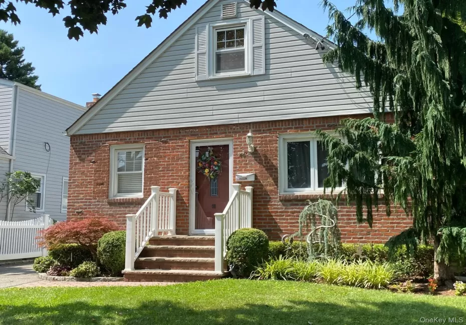 98 Albertson Place, North Hempstead, NY, 3 Bedrooms Bedrooms, 6 Rooms Rooms,2 BathroomsBathrooms,Residential,For Rent,Albertson,0,1027969 98 Albertson Place, North Hempstead, NY, 3 Bedrooms Bedrooms, 6 Rooms Rooms,2 BathroomsBathrooms,Residential,For Rent,Albertson,0,1027969