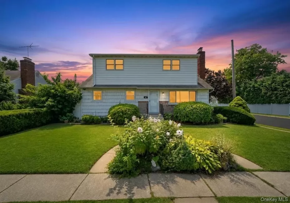 10 York Street, Oyster Bay, NY, 4 Bedrooms Bedrooms, 8 Rooms Rooms,3 BathroomsBathrooms,Residential,For Rent,York,0,1035586 10 York Street, Oyster Bay, NY, 4 Bedrooms Bedrooms, 8 Rooms Rooms,3 BathroomsBathrooms,Residential,For Rent,York,0,1035586