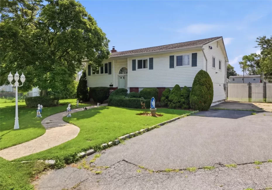 835 7th Street, West Babylon, NY, 3 Bedrooms Bedrooms, 5 Rooms Rooms,2 BathroomsBathrooms,Residential,For Rent,7th,0,1037028 835 7th Street, West Babylon, NY, 3 Bedrooms Bedrooms, 5 Rooms Rooms,2 BathroomsBathrooms,Residential,For Rent,7th,0,1037028