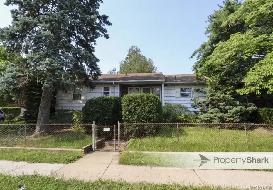 3140 Country Club Road, New York, NY, 2 Bedrooms Bedrooms, 4 Rooms Rooms,1 BathroomBathrooms,Residential,For Rent,Country Club,0,1037172 3140 Country Club Road, New York, NY, 2 Bedrooms Bedrooms, 4 Rooms Rooms,1 BathroomBathrooms,Residential,For Rent,Country Club,0,1037172