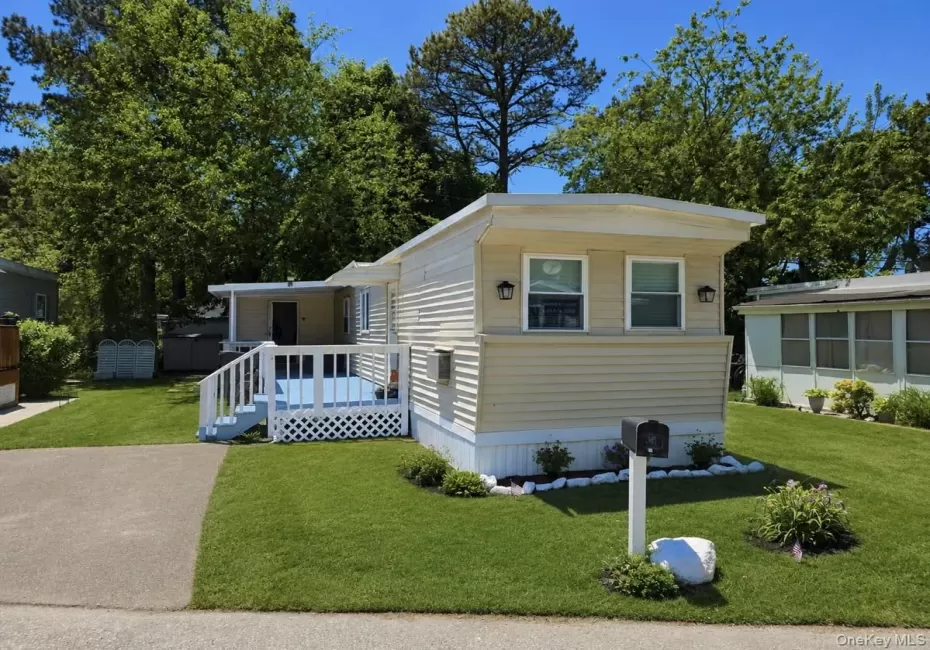 525 Riverleigh Ave, Riverhead, NY, 2 Bedrooms Bedrooms, 5 Rooms Rooms,1 BathroomBathrooms,Residential,For Rent,Ave,0,988570 525 Riverleigh Ave, Riverhead, NY, 2 Bedrooms Bedrooms, 5 Rooms Rooms,1 BathroomBathrooms,Residential,For Rent,Ave,0,988570