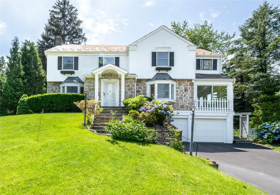 91 Pickwick Road, North Hempstead, NY, 4 Bedrooms Bedrooms, 9 Rooms Rooms,3 BathroomsBathrooms,Residential Lease,For Rent,Pickwick,0,1028075 91 Pickwick Road, North Hempstead, NY, 4 Bedrooms Bedrooms, 9 Rooms Rooms,3 BathroomsBathrooms,Residential Lease,For Rent,Pickwick,0,1028075