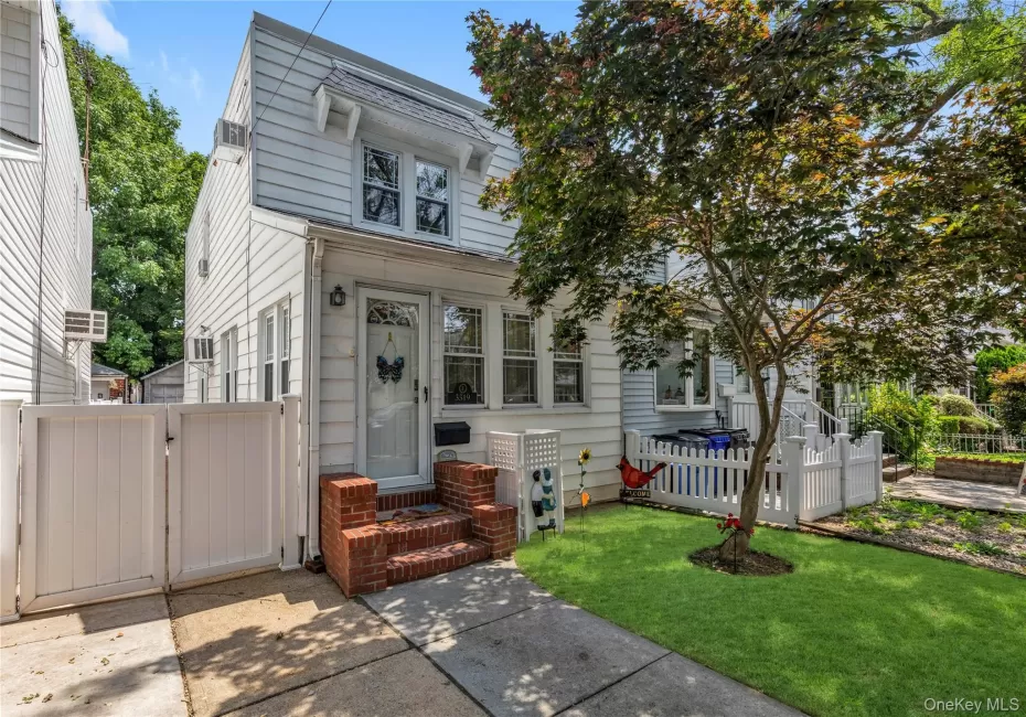 33-19 203rd Street, New York, NY, 3 Bedrooms Bedrooms, 6 Rooms Rooms,1 BathroomBathrooms,Residential,For Rent,203rd,0,1034578 33-19 203rd Street, New York, NY, 3 Bedrooms Bedrooms, 6 Rooms Rooms,1 BathroomBathrooms,Residential,For Rent,203rd,0,1034578