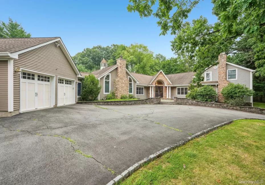55 Strawtown Road, Clarkstown, NY, 5 Bedrooms Bedrooms, 14 Rooms Rooms,3 BathroomsBathrooms,Residential,For Rent,Strawtown,0,1037097 55 Strawtown Road, Clarkstown, NY, 5 Bedrooms Bedrooms, 14 Rooms Rooms,3 BathroomsBathrooms,Residential,For Rent,Strawtown,0,1037097