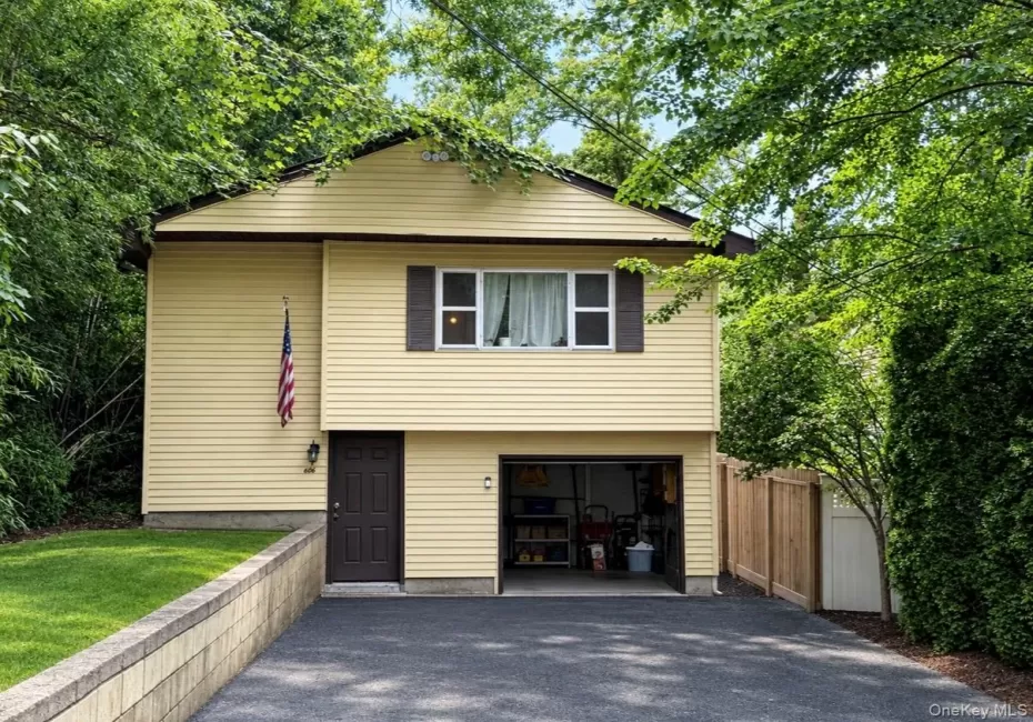 6 Walnut Road, Brookhaven, NY, 4 Bedrooms Bedrooms, 7 Rooms Rooms,2 BathroomsBathrooms,Residential,For Rent,Walnut,0,1037708 6 Walnut Road, Brookhaven, NY, 4 Bedrooms Bedrooms, 7 Rooms Rooms,2 BathroomsBathrooms,Residential,For Rent,Walnut,0,1037708