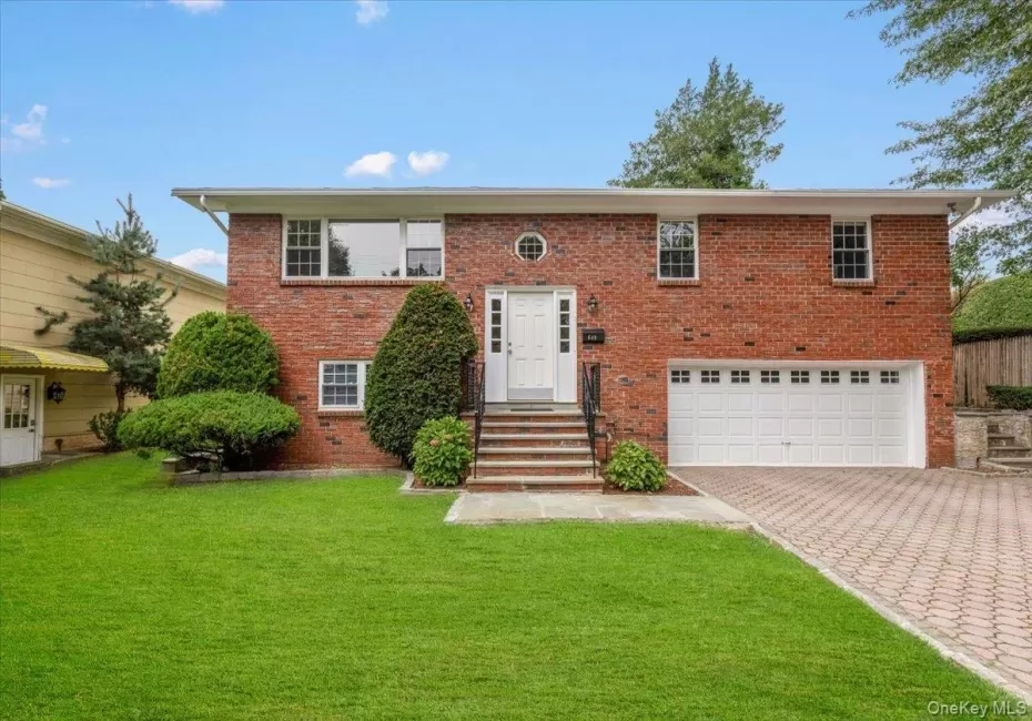 649 White Plains Road, Eastchester, NY, 3 Bedrooms Bedrooms, 7 Rooms Rooms,3 BathroomsBathrooms,Residential Lease,For Rent,White Plains,0,1037297 649 White Plains Road, Eastchester, NY, 3 Bedrooms Bedrooms, 7 Rooms Rooms,3 BathroomsBathrooms,Residential Lease,For Rent,White Plains,0,1037297
