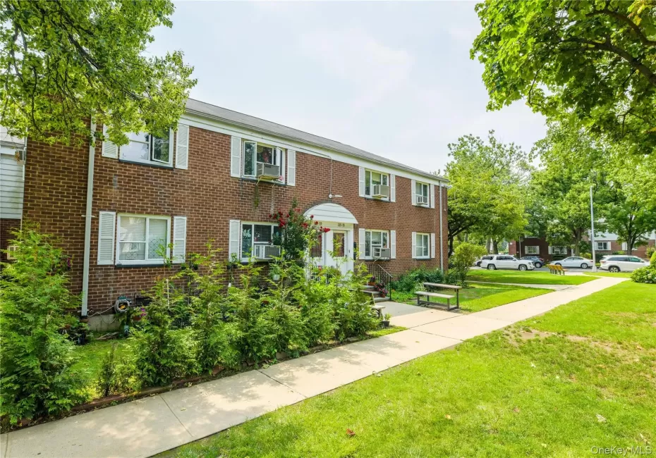 225-35 88 Avenue, New York, NY, 2 Bedrooms Bedrooms, 5 Rooms Rooms,1 BathroomBathrooms,Residential,For Rent,88,0,1037735 225-35 88 Avenue, New York, NY, 2 Bedrooms Bedrooms, 5 Rooms Rooms,1 BathroomBathrooms,Residential,For Rent,88,0,1037735