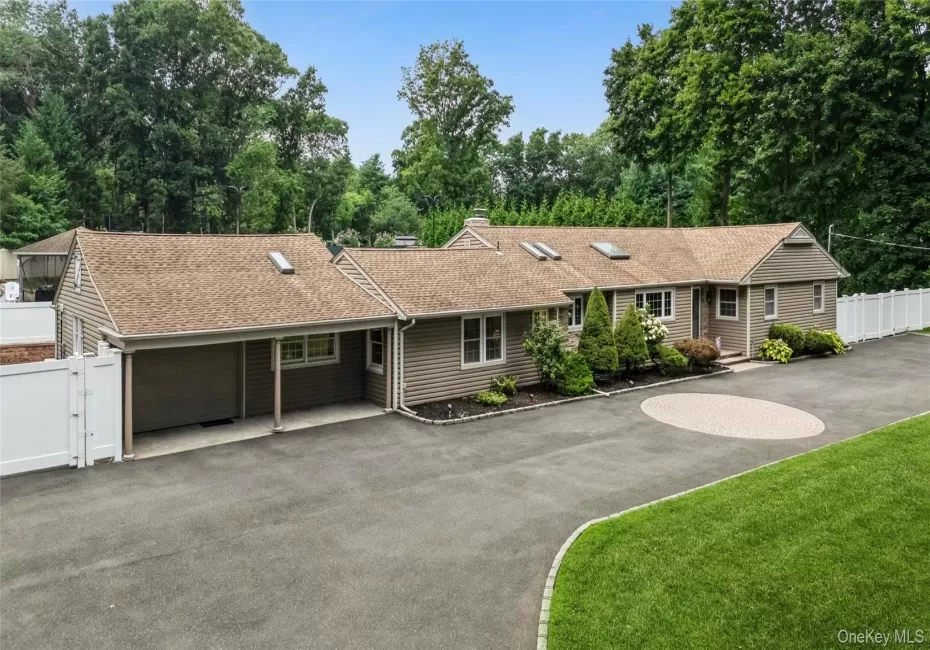 3 Beltane Drive, Huntington, NY, 4 Bedrooms Bedrooms, 8 Rooms Rooms,3 BathroomsBathrooms,Residential,For Rent,Beltane,0,1035138 3 Beltane Drive, Huntington, NY, 4 Bedrooms Bedrooms, 8 Rooms Rooms,3 BathroomsBathrooms,Residential,For Rent,Beltane,0,1035138