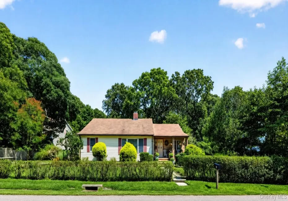 35 Biltmore Drive, Brookhaven, NY, 2 Bedrooms Bedrooms, 5 Rooms Rooms,1 BathroomBathrooms,Residential,For Rent,Biltmore,0,1037810 35 Biltmore Drive, Brookhaven, NY, 2 Bedrooms Bedrooms, 5 Rooms Rooms,1 BathroomBathrooms,Residential,For Rent,Biltmore,0,1037810