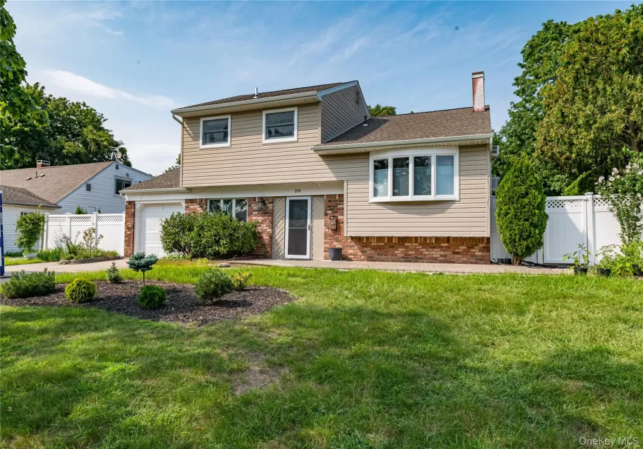 105 Rumford Road, Smithtown, NY, 4 Bedrooms Bedrooms, 8 Rooms Rooms,1 BathroomBathrooms,Residential,For Rent,Rumford,0,1036247 105 Rumford Road, Smithtown, NY, 4 Bedrooms Bedrooms, 8 Rooms Rooms,1 BathroomBathrooms,Residential,For Rent,Rumford,0,1036247
