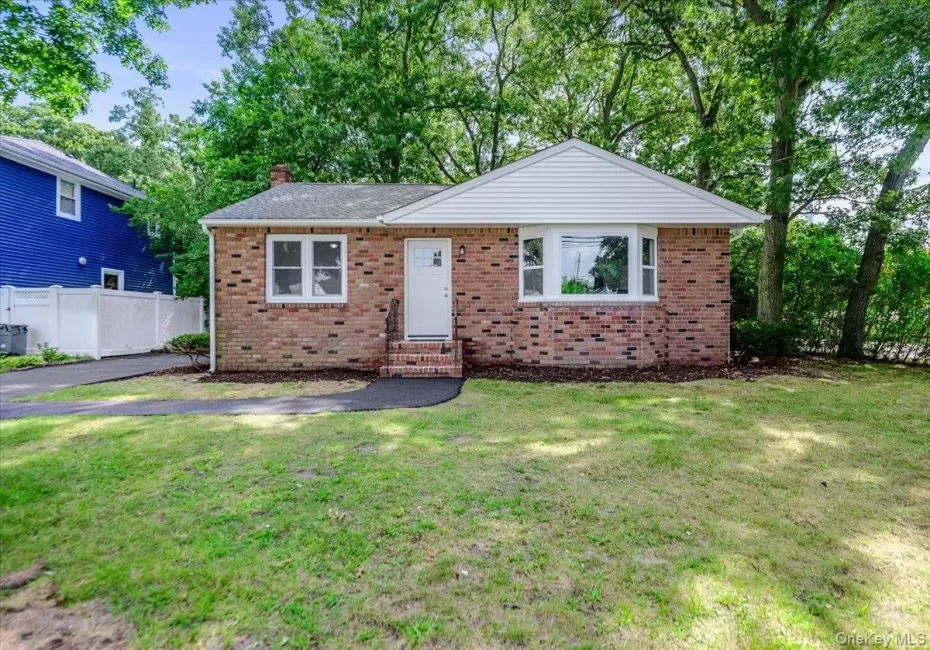 17 Lake Prom, Brookhaven, NY, 3 Bedrooms Bedrooms, 6 Rooms Rooms,1 BathroomBathrooms,Residential,For Rent,Lake,0,1037474 17 Lake Prom, Brookhaven, NY, 3 Bedrooms Bedrooms, 6 Rooms Rooms,1 BathroomBathrooms,Residential,For Rent,Lake,0,1037474