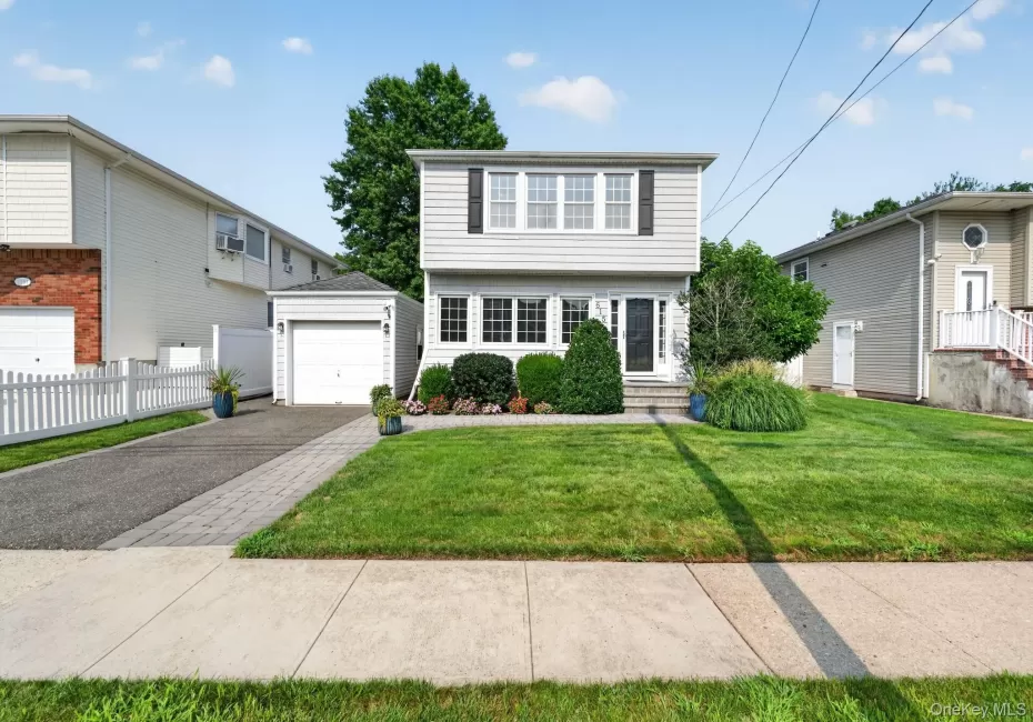 615 Briggs Street, Hempstead, NY, 3 Bedrooms Bedrooms, 9 Rooms Rooms,2 BathroomsBathrooms,Residential,For Rent,Briggs,0,1034168 615 Briggs Street, Hempstead, NY, 3 Bedrooms Bedrooms, 9 Rooms Rooms,2 BathroomsBathrooms,Residential,For Rent,Briggs,0,1034168