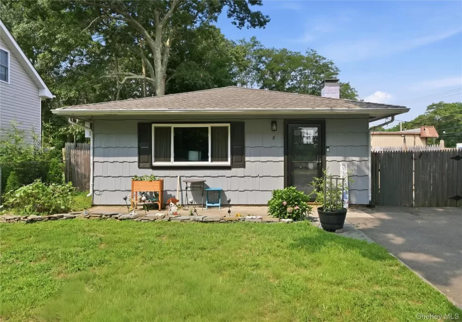 8 Roberts Street, Brookhaven, NY, 3 Bedrooms Bedrooms, 6 Rooms Rooms,1 BathroomBathrooms,Residential,For Rent,Roberts,0,1036960 8 Roberts Street, Brookhaven, NY, 3 Bedrooms Bedrooms, 6 Rooms Rooms,1 BathroomBathrooms,Residential,For Rent,Roberts,0,1036960