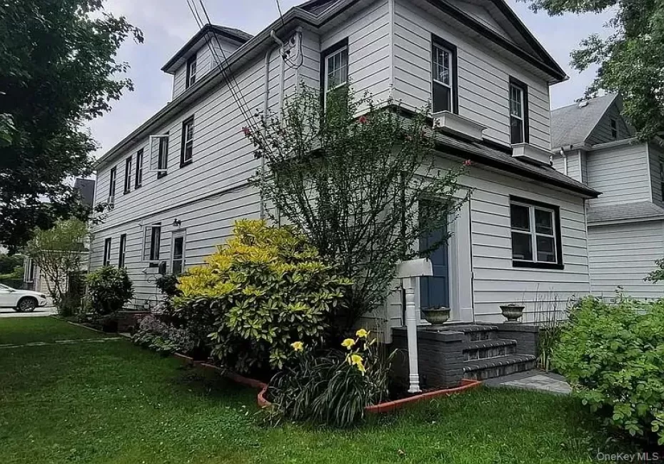 182 Lowell Avenue, Hempstead, NY, 3 Bedrooms Bedrooms, 6 Rooms Rooms,1 BathroomBathrooms,Residential Lease,For Rent,Lowell,0,1037901 182 Lowell Avenue, Hempstead, NY, 3 Bedrooms Bedrooms, 6 Rooms Rooms,1 BathroomBathrooms,Residential Lease,For Rent,Lowell,0,1037901