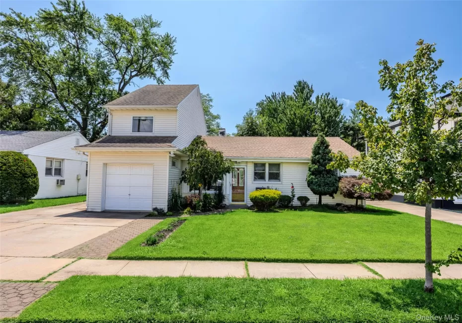 79 Spruce Lane, Hempstead, NY, 4 Bedrooms Bedrooms, 7 Rooms Rooms,1 BathroomBathrooms,Residential,For Rent,Spruce,0,1032418 79 Spruce Lane, Hempstead, NY, 4 Bedrooms Bedrooms, 7 Rooms Rooms,1 BathroomBathrooms,Residential,For Rent,Spruce,0,1032418