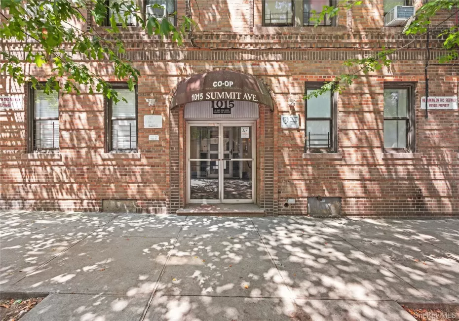 1015 Summit Avenue, New York, NY, 2 Rooms Rooms,1 BathroomBathrooms,Residential,For Rent,Summit,0,1038066 1015 Summit Avenue, New York, NY, 2 Rooms Rooms,1 BathroomBathrooms,Residential,For Rent,Summit,0,1038066