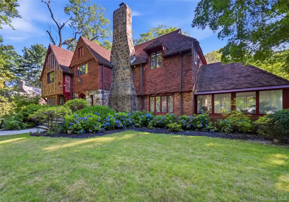 60 Wensley Drive, North Hempstead, NY, 5 Bedrooms Bedrooms, 11 Rooms Rooms,4 BathroomsBathrooms,Residential,For Rent,Wensley,0,1038087 60 Wensley Drive, North Hempstead, NY, 5 Bedrooms Bedrooms, 11 Rooms Rooms,4 BathroomsBathrooms,Residential,For Rent,Wensley,0,1038087