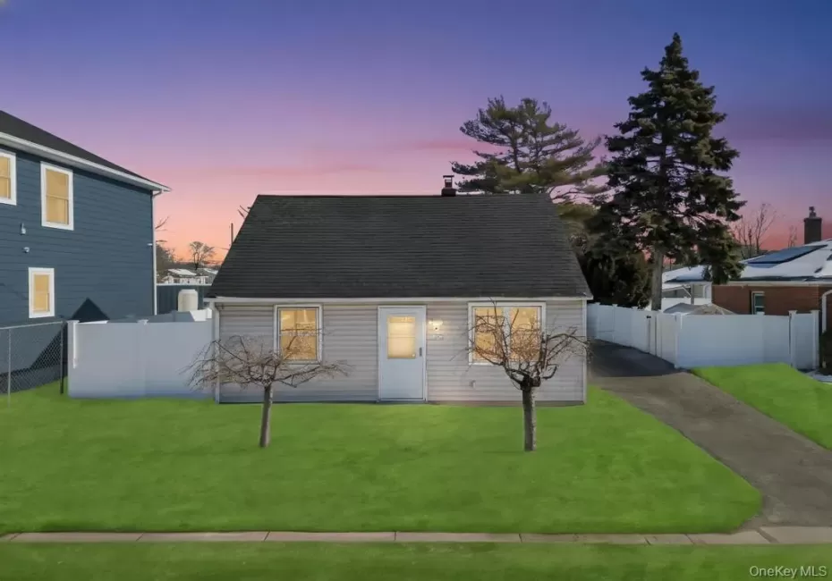 1333 5th Avenue, Islip, NY, 2 Bedrooms Bedrooms, 5 Rooms Rooms,1 BathroomBathrooms,Residential Lease,For Rent,5th,0,1038120 1333 5th Avenue, Islip, NY, 2 Bedrooms Bedrooms, 5 Rooms Rooms,1 BathroomBathrooms,Residential Lease,For Rent,5th,0,1038120