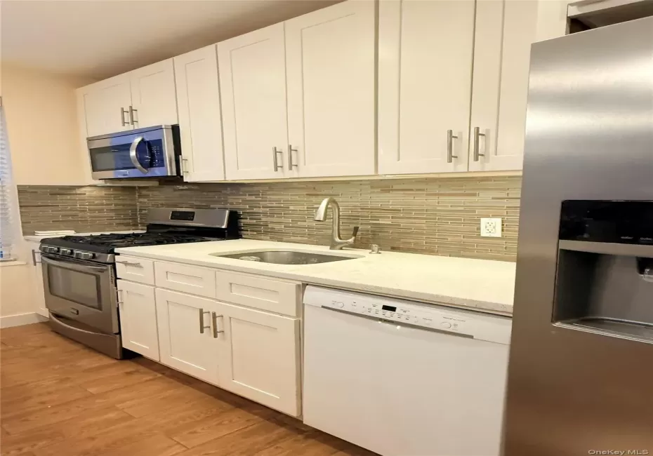 6008 Cooper Avenue, New York, NY, 3 Bedrooms Bedrooms, 6 Rooms Rooms,1 BathroomBathrooms,Residential Lease,For Rent,Cooper,0,1038185 6008 Cooper Avenue, New York, NY, 3 Bedrooms Bedrooms, 6 Rooms Rooms,1 BathroomBathrooms,Residential Lease,For Rent,Cooper,0,1038185