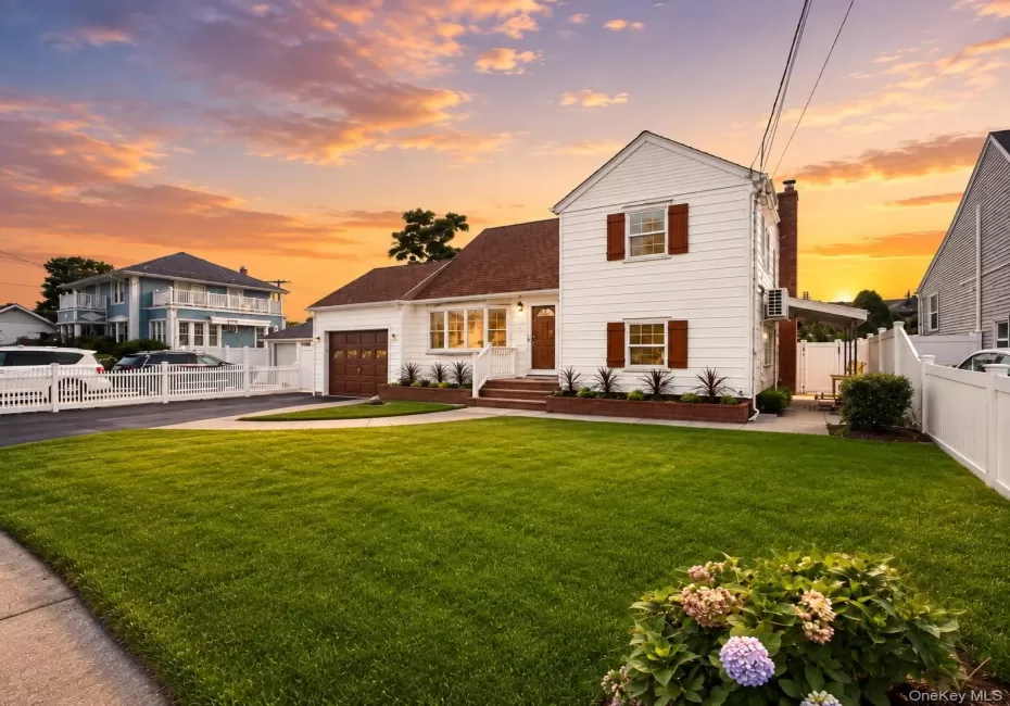984 Hayes Street, Hempstead, NY, 4 Bedrooms Bedrooms, 10 Rooms Rooms,2 BathroomsBathrooms,Residential,For Rent,Hayes,0,1037961 984 Hayes Street, Hempstead, NY, 4 Bedrooms Bedrooms, 10 Rooms Rooms,2 BathroomsBathrooms,Residential,For Rent,Hayes,0,1037961