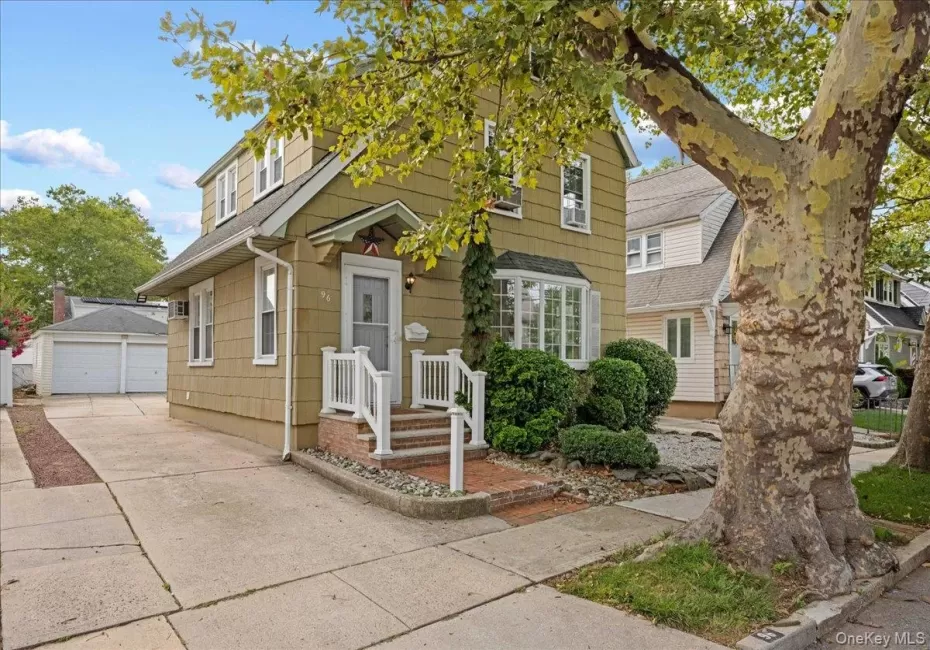96 Capitol Avenue, North Hempstead, NY, 3 Bedrooms Bedrooms, 6 Rooms Rooms,1 BathroomBathrooms,Residential,For Rent,Capitol,0,1037731 96 Capitol Avenue, North Hempstead, NY, 3 Bedrooms Bedrooms, 6 Rooms Rooms,1 BathroomBathrooms,Residential,For Rent,Capitol,0,1037731