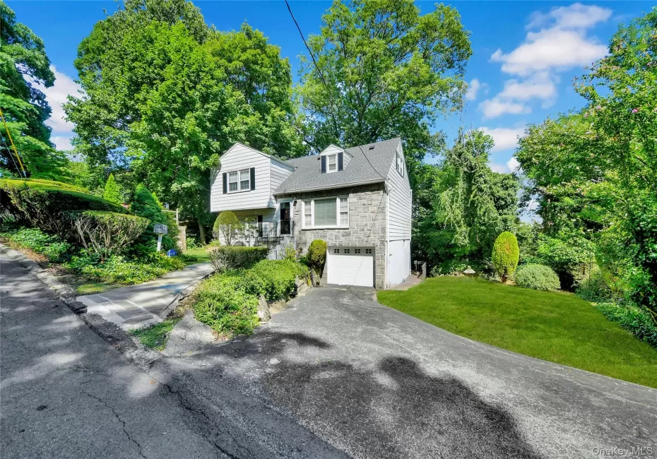38 Stockbridge Road, Yonkers, NY, 3 Bedrooms Bedrooms, 7 Rooms Rooms,1 BathroomBathrooms,Residential,For Rent,Stockbridge,0,1036000 38 Stockbridge Road, Yonkers, NY, 3 Bedrooms Bedrooms, 7 Rooms Rooms,1 BathroomBathrooms,Residential,For Rent,Stockbridge,0,1036000