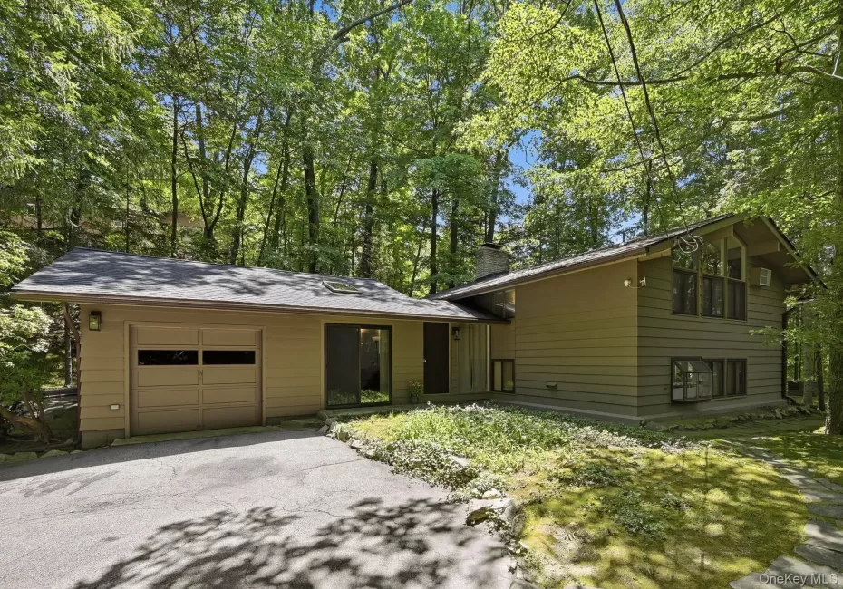 80 Clinton Road, Tuxedo, NY, 4 Bedrooms Bedrooms, 7 Rooms Rooms,2 BathroomsBathrooms,Residential,For Rent,Clinton,0,997183 80 Clinton Road, Tuxedo, NY, 4 Bedrooms Bedrooms, 7 Rooms Rooms,2 BathroomsBathrooms,Residential,For Rent,Clinton,0,997183