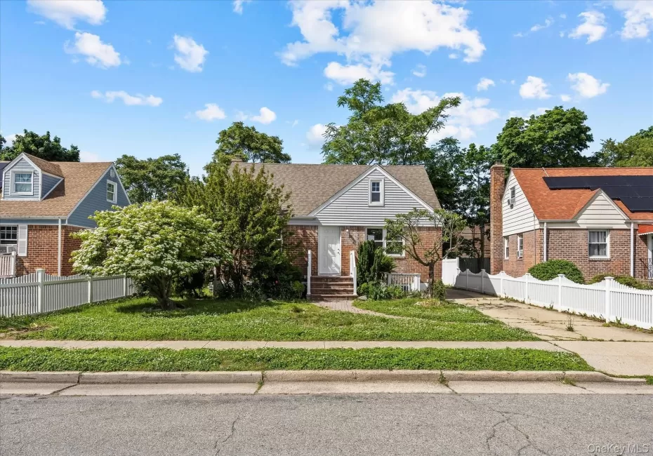 27 Circle Drive, Hempstead, NY, 5 Bedrooms Bedrooms, 6 Rooms Rooms,3 BathroomsBathrooms,Residential,For Rent,Circle,0,1012411 27 Circle Drive, Hempstead, NY, 5 Bedrooms Bedrooms, 6 Rooms Rooms,3 BathroomsBathrooms,Residential,For Rent,Circle,0,1012411