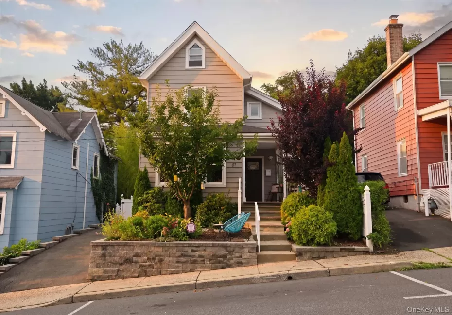 37 Lydecker Street, Orangetown, NY, 2 Bedrooms Bedrooms, 6 Rooms Rooms,1 BathroomBathrooms,Residential,For Rent,Lydecker,0,1036688 37 Lydecker Street, Orangetown, NY, 2 Bedrooms Bedrooms, 6 Rooms Rooms,1 BathroomBathrooms,Residential,For Rent,Lydecker,0,1036688