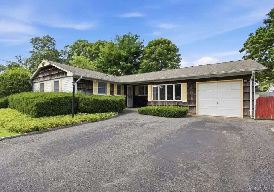 6 Budenos Drive, Islip, NY, 3 Bedrooms Bedrooms, 10 Rooms Rooms,1 BathroomBathrooms,Residential,For Rent,Budenos,0,1037177 6 Budenos Drive, Islip, NY, 3 Bedrooms Bedrooms, 10 Rooms Rooms,1 BathroomBathrooms,Residential,For Rent,Budenos,0,1037177