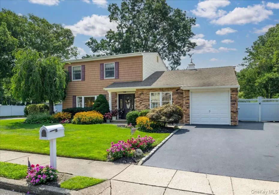 46 Berkshire Road, Islip, NY, 4 Bedrooms Bedrooms, 10 Rooms Rooms,1 BathroomBathrooms,Residential,For Rent,Berkshire,0,1038172 46 Berkshire Road, Islip, NY, 4 Bedrooms Bedrooms, 10 Rooms Rooms,1 BathroomBathrooms,Residential,For Rent,Berkshire,0,1038172