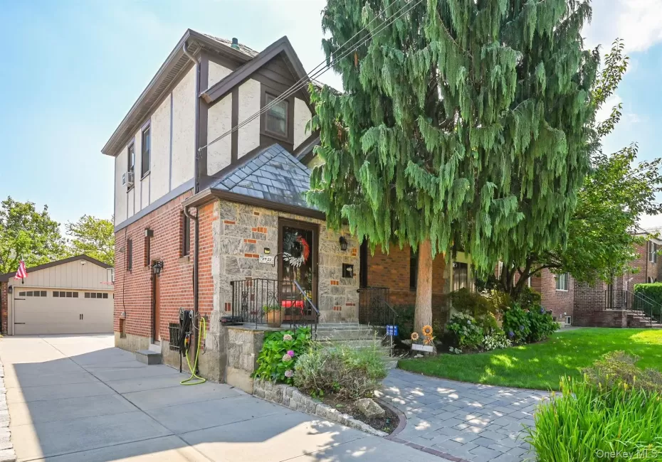 29-33 171st Street, New York, NY, 3 Bedrooms Bedrooms, 10 Rooms Rooms,1 BathroomBathrooms,Residential,For Rent,171st,0,1033757 29-33 171st Street, New York, NY, 3 Bedrooms Bedrooms, 10 Rooms Rooms,1 BathroomBathrooms,Residential,For Rent,171st,0,1033757
