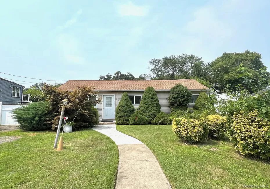 1656 Thompson Drive, Islip, NY, 3 Bedrooms Bedrooms, 5 Rooms Rooms,1 BathroomBathrooms,Residential,For Rent,Thompson,0,1037958 1656 Thompson Drive, Islip, NY, 3 Bedrooms Bedrooms, 5 Rooms Rooms,1 BathroomBathrooms,Residential,For Rent,Thompson,0,1037958
