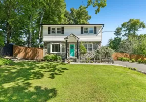 103 Harvard Avenue, Smithtown, NY, 4 Bedrooms Bedrooms, 9 Rooms Rooms,1 BathroomBathrooms,Residential,For Rent,Harvard,0,1037357 103 Harvard Avenue, Smithtown, NY, 4 Bedrooms Bedrooms, 9 Rooms Rooms,1 BathroomBathrooms,Residential,For Rent,Harvard,0,1037357