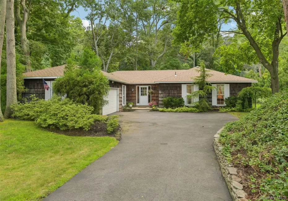 14 Mont Avenue, Huntington, NY, 4 Bedrooms Bedrooms, 9 Rooms Rooms,2 BathroomsBathrooms,Residential,For Rent,Mont,0,1028241 14 Mont Avenue, Huntington, NY, 4 Bedrooms Bedrooms, 9 Rooms Rooms,2 BathroomsBathrooms,Residential,For Rent,Mont,0,1028241