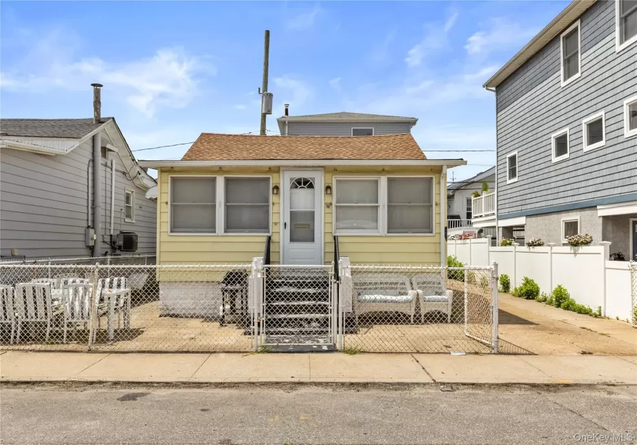 43 Virginia Avenue, Long Beach, NY, 2 Bedrooms Bedrooms, 6 Rooms Rooms,1 BathroomBathrooms,Residential Lease,For Rent,Virginia,0,1038401 43 Virginia Avenue, Long Beach, NY, 2 Bedrooms Bedrooms, 6 Rooms Rooms,1 BathroomBathrooms,Residential Lease,For Rent,Virginia,0,1038401