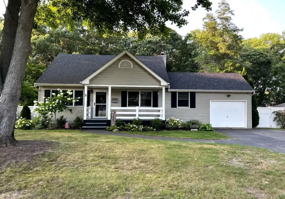 9 Runyon Street, Islip, NY, 3 Bedrooms Bedrooms, 5 Rooms Rooms,1 BathroomBathrooms,Residential,For Rent,Runyon,0,1038496 9 Runyon Street, Islip, NY, 3 Bedrooms Bedrooms, 5 Rooms Rooms,1 BathroomBathrooms,Residential,For Rent,Runyon,0,1038496