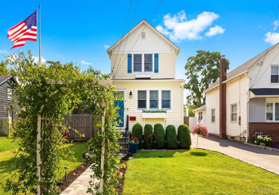 27 Wood Avenue, Brookhaven, NY, 3 Bedrooms Bedrooms, 6 Rooms Rooms,1 BathroomBathrooms,Residential,For Rent,Wood,0,1038520 27 Wood Avenue, Brookhaven, NY, 3 Bedrooms Bedrooms, 6 Rooms Rooms,1 BathroomBathrooms,Residential,For Rent,Wood,0,1038520