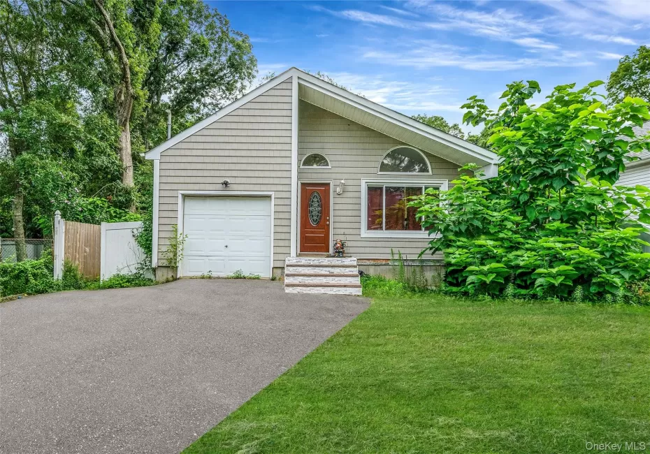 413 Glen Drive, Brookhaven, NY, 5 Bedrooms Bedrooms, 10 Rooms Rooms,3 BathroomsBathrooms,Residential,For Rent,Glen,0,1038100 413 Glen Drive, Brookhaven, NY, 5 Bedrooms Bedrooms, 10 Rooms Rooms,3 BathroomsBathrooms,Residential,For Rent,Glen,0,1038100