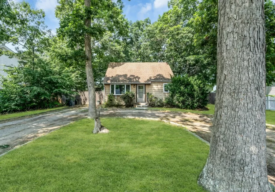 Cape Cod with Circular Driveway Cape Cod with Circular Driveway