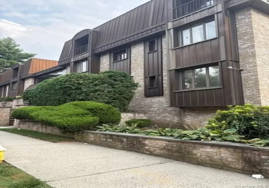 130 S. Middle Neck Road, North Hempstead, NY, 2 Bedrooms Bedrooms, 5 Rooms Rooms,2 BathroomsBathrooms,Residential Lease,For Rent,S. Middle Neck,0,1037825 130 S. Middle Neck Road, North Hempstead, NY, 2 Bedrooms Bedrooms, 5 Rooms Rooms,2 BathroomsBathrooms,Residential Lease,For Rent,S. Middle Neck,0,1037825