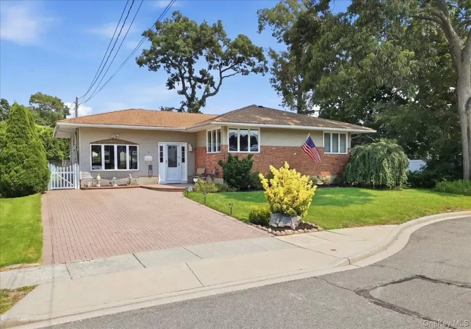 2 6th Avenue, Oyster Bay, NY, 2 Bedrooms Bedrooms, 6 Rooms Rooms,1 BathroomBathrooms,Residential,For Rent,6th,0,1038505 2 6th Avenue, Oyster Bay, NY, 2 Bedrooms Bedrooms, 6 Rooms Rooms,1 BathroomBathrooms,Residential,For Rent,6th,0,1038505