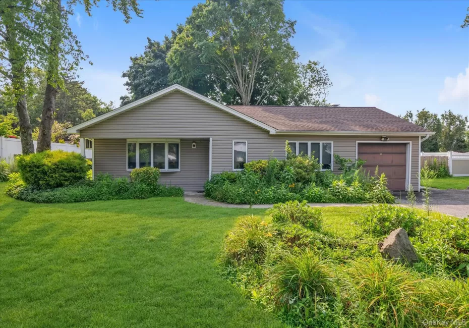 20 Lillian Street, Brookhaven, NY, 3 Bedrooms Bedrooms, 7 Rooms Rooms,2 BathroomsBathrooms,Residential,For Rent,Lillian,0,1034140 20 Lillian Street, Brookhaven, NY, 3 Bedrooms Bedrooms, 7 Rooms Rooms,2 BathroomsBathrooms,Residential,For Rent,Lillian,0,1034140