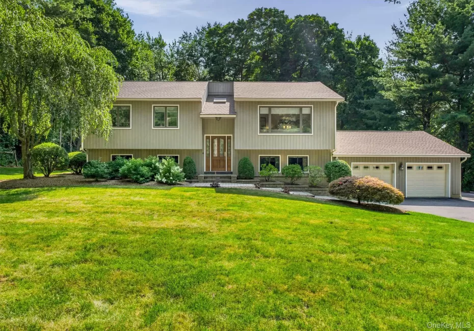 Welcome home to 259 Peaceable Hill Rd! Welcome home to 259 Peaceable Hill Rd!