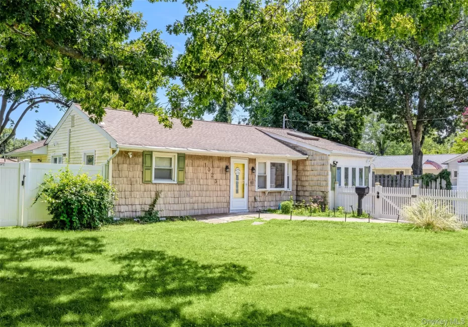 1023 Udall Road, Islip, NY, 3 Bedrooms Bedrooms, 6 Rooms Rooms,1 BathroomBathrooms,Residential,For Rent,Udall,0,1038855 1023 Udall Road, Islip, NY, 3 Bedrooms Bedrooms, 6 Rooms Rooms,1 BathroomBathrooms,Residential,For Rent,Udall,0,1038855