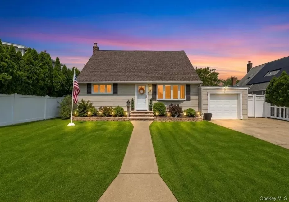 3 Laurie Drive, Oyster Bay, NY, 4 Bedrooms Bedrooms, 12 Rooms Rooms,2 BathroomsBathrooms,Residential,For Rent,Laurie,0,1038641 3 Laurie Drive, Oyster Bay, NY, 4 Bedrooms Bedrooms, 12 Rooms Rooms,2 BathroomsBathrooms,Residential,For Rent,Laurie,0,1038641