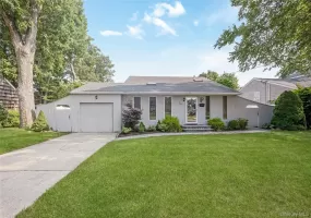 10 Larkin Street, Babylon, NY, 4 Bedrooms Bedrooms, 10 Rooms Rooms,2 BathroomsBathrooms,Residential,For Rent,Larkin,0,1038552 10 Larkin Street, Babylon, NY, 4 Bedrooms Bedrooms, 10 Rooms Rooms,2 BathroomsBathrooms,Residential,For Rent,Larkin,0,1038552