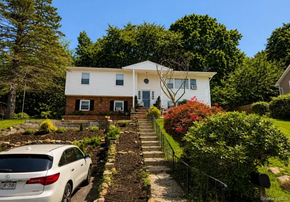 14 Rock Drive, Clarkstown, NY, 5 Bedrooms Bedrooms, 8 Rooms Rooms,2 BathroomsBathrooms,Residential,For Rent,Rock,0,1036868 14 Rock Drive, Clarkstown, NY, 5 Bedrooms Bedrooms, 8 Rooms Rooms,2 BathroomsBathrooms,Residential,For Rent,Rock,0,1036868