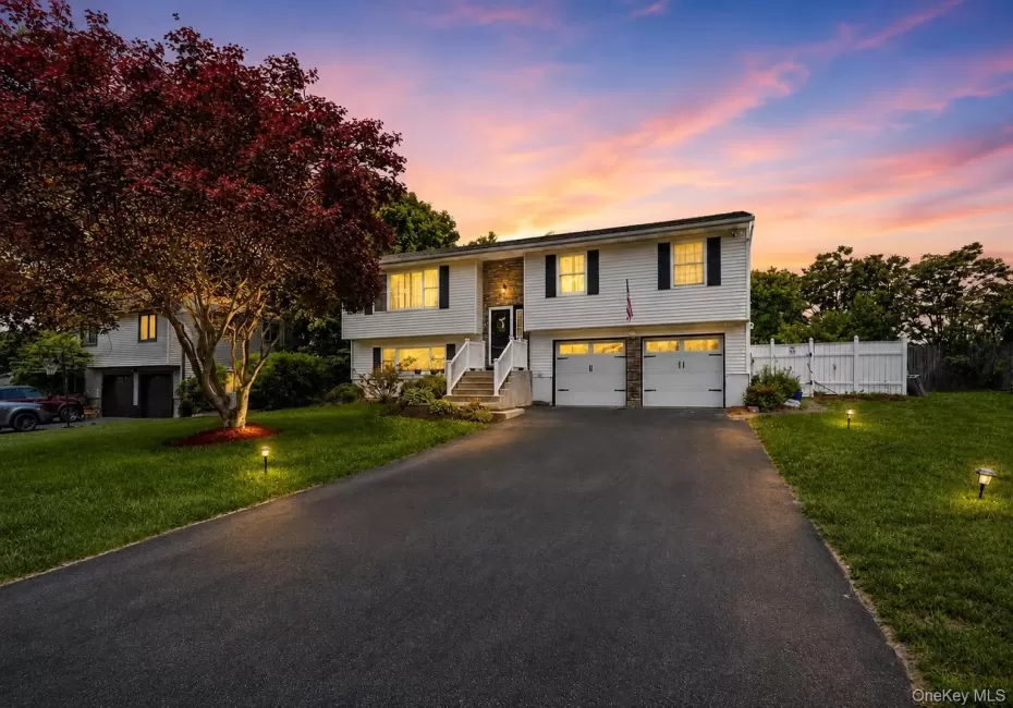 15 Guernsey Drive, New Windsor, NY, 4 Bedrooms Bedrooms, 9 Rooms Rooms,2 BathroomsBathrooms,Residential,For Rent,Guernsey,0,1038925 15 Guernsey Drive, New Windsor, NY, 4 Bedrooms Bedrooms, 9 Rooms Rooms,2 BathroomsBathrooms,Residential,For Rent,Guernsey,0,1038925
