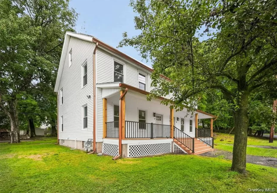 17 Cherry Street, Warwick (town), NY, 3 Bedrooms Bedrooms, 5 Rooms Rooms,1 BathroomBathrooms,Residential Lease,For Rent,Cherry,0,1039098 17 Cherry Street, Warwick (town), NY, 3 Bedrooms Bedrooms, 5 Rooms Rooms,1 BathroomBathrooms,Residential Lease,For Rent,Cherry,0,1039098